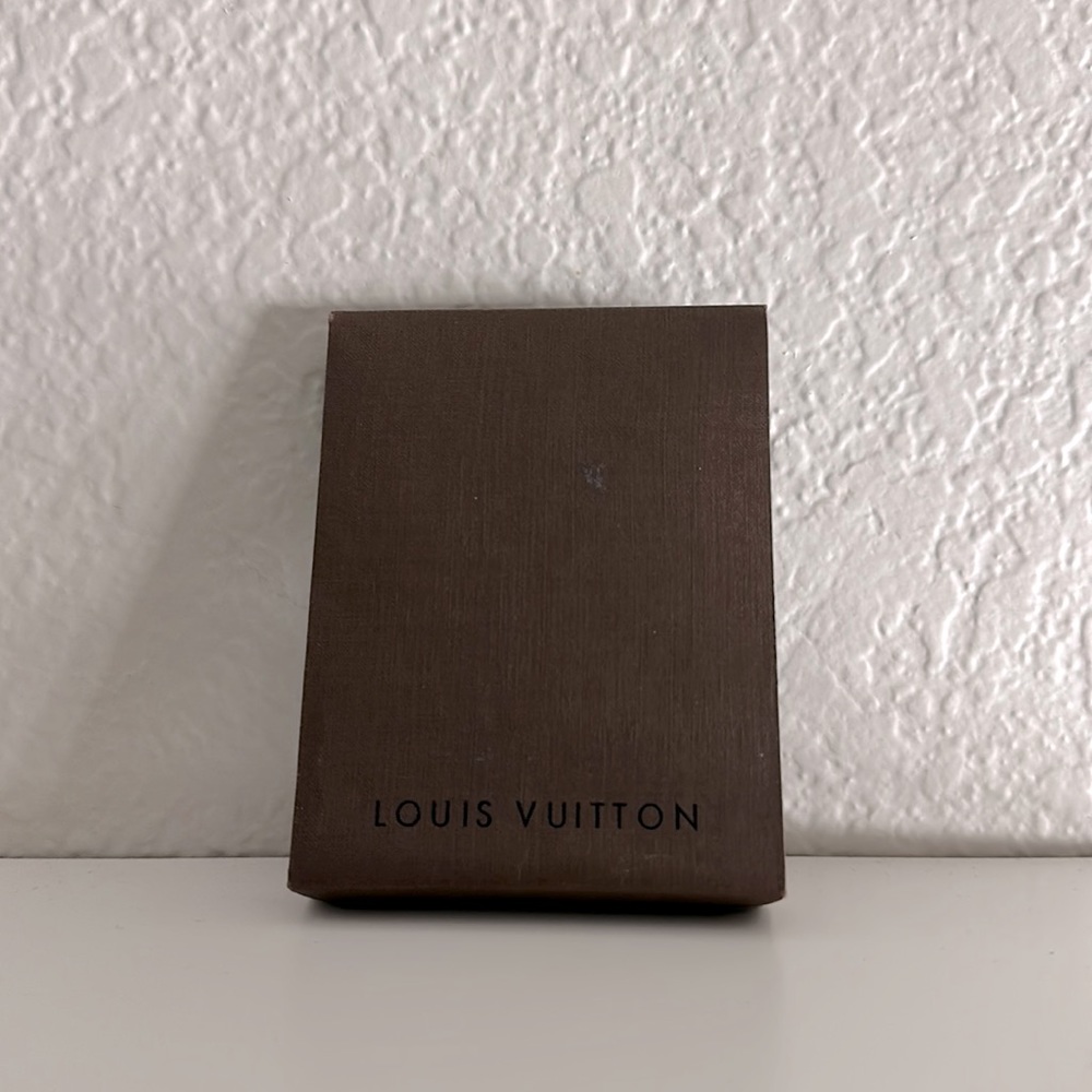 LOUIS VUITTON SHOE LACES WITH BOX